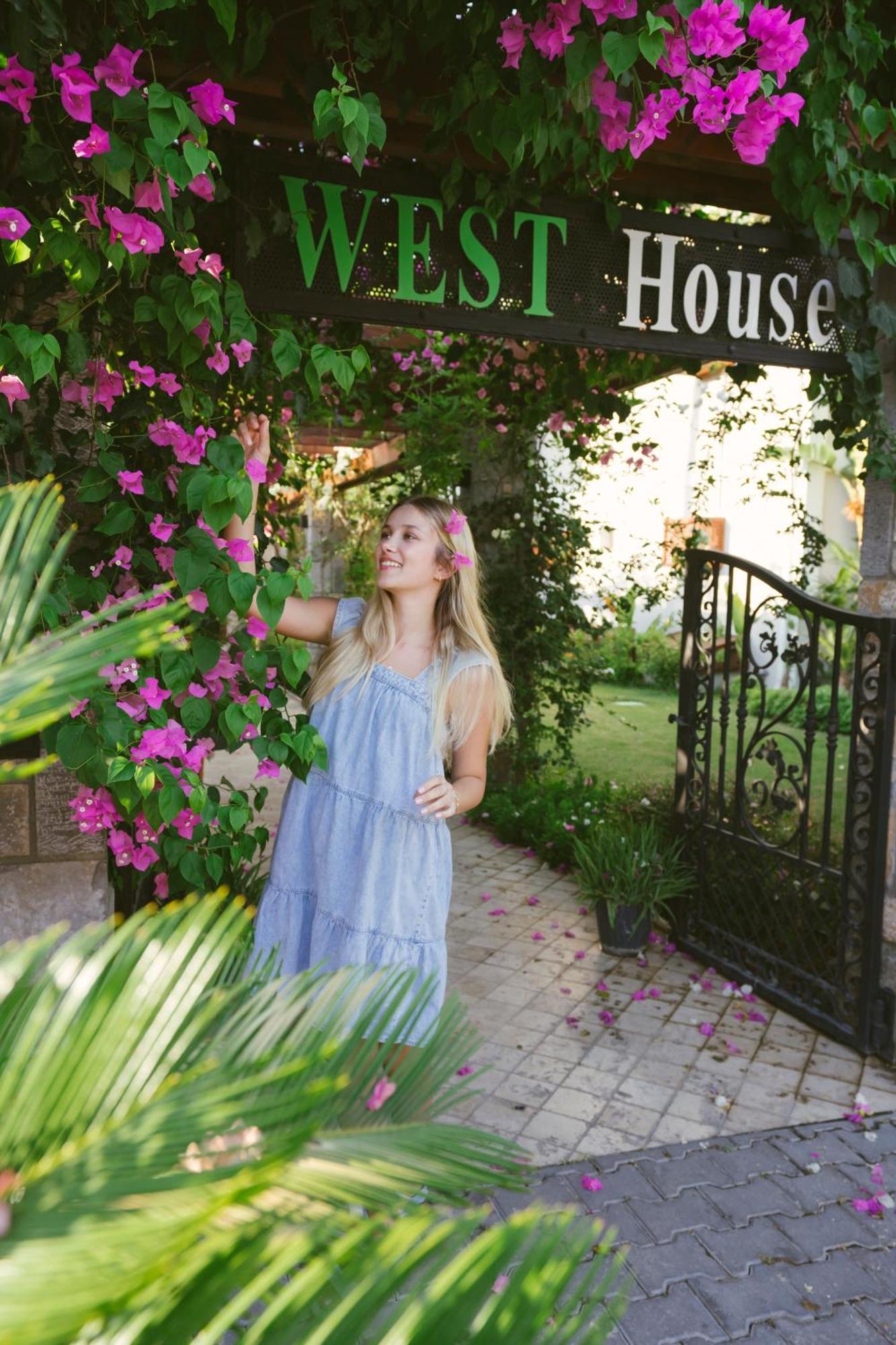 גוג'ק West House Exclusive Hotel מראה חיצוני תמונה